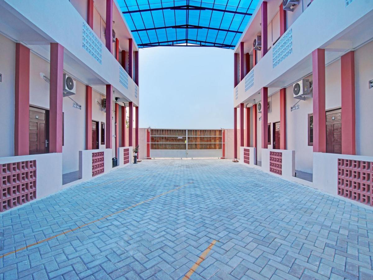 Oyo 92946 Dekna Syariah 2*