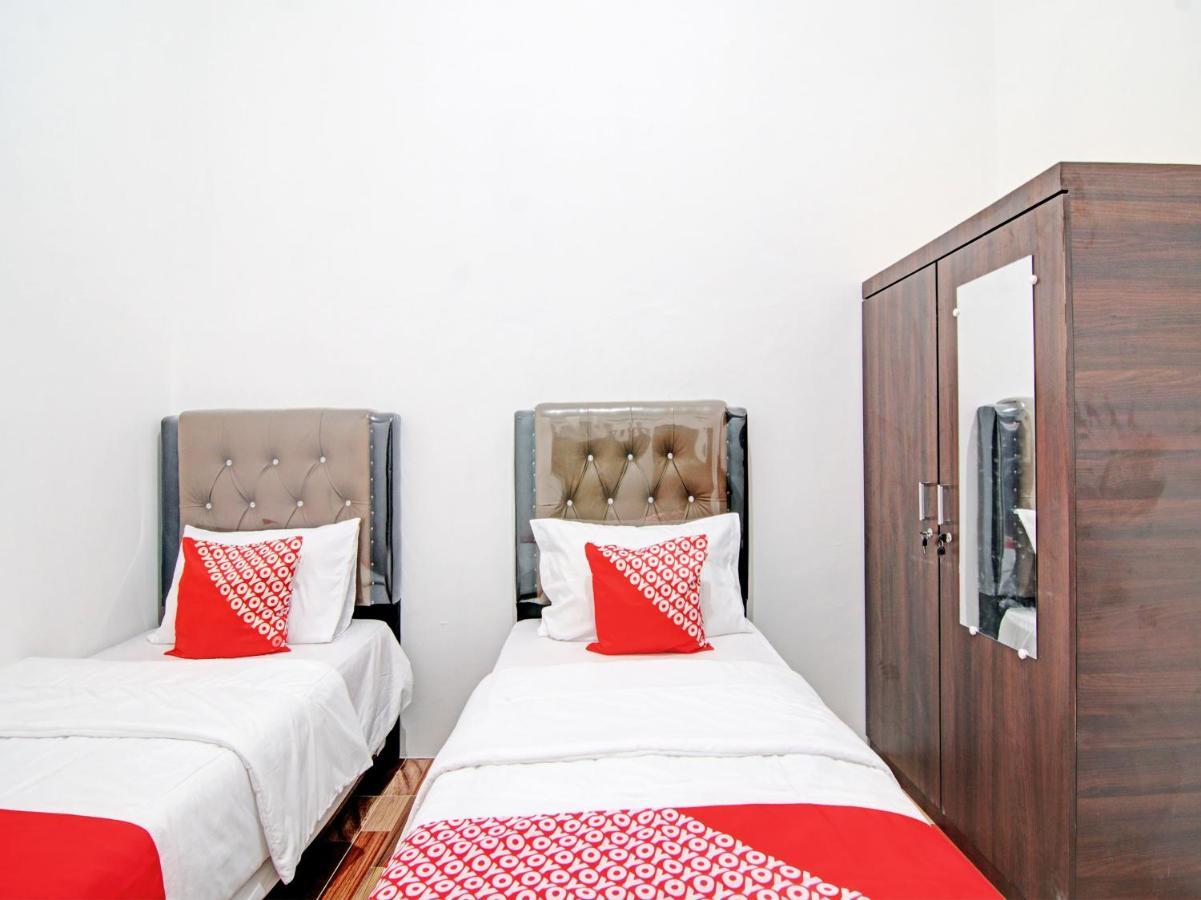Oyo 92946 Dekna Syariah Hotel 2*