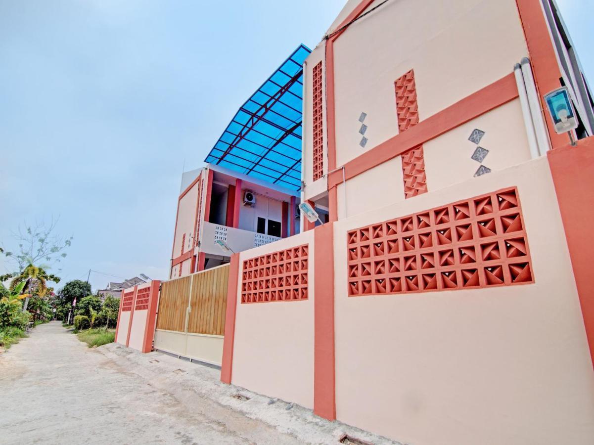 Oyo 92946 Dekna Syariah